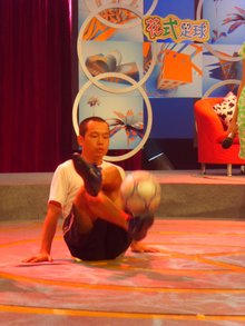 中央电视台少儿频道花式足球表演