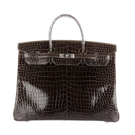 小米公司驳斥谣言 “小米轿车工厂内电池产线起火” ：电芯被划伤形成电池包短路引起明火