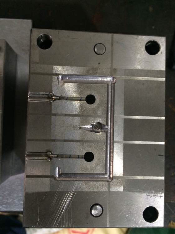 注塑机调不出来产品,不知道哪里问题啊,调机的