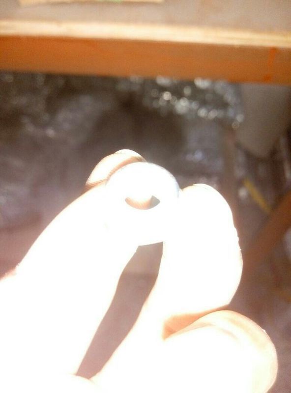 如下图,对丝跟卡套螺母宁在一起,中间有个密封