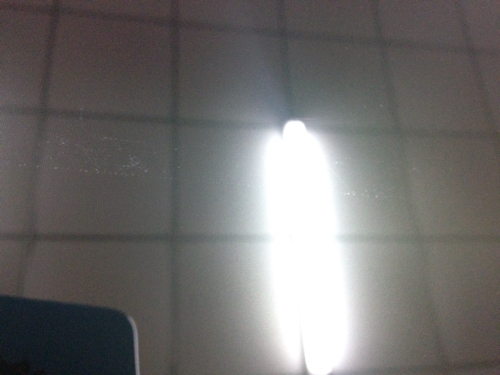 笔记本电脑屏幕突然出现好多脏点,没有贴膜,擦