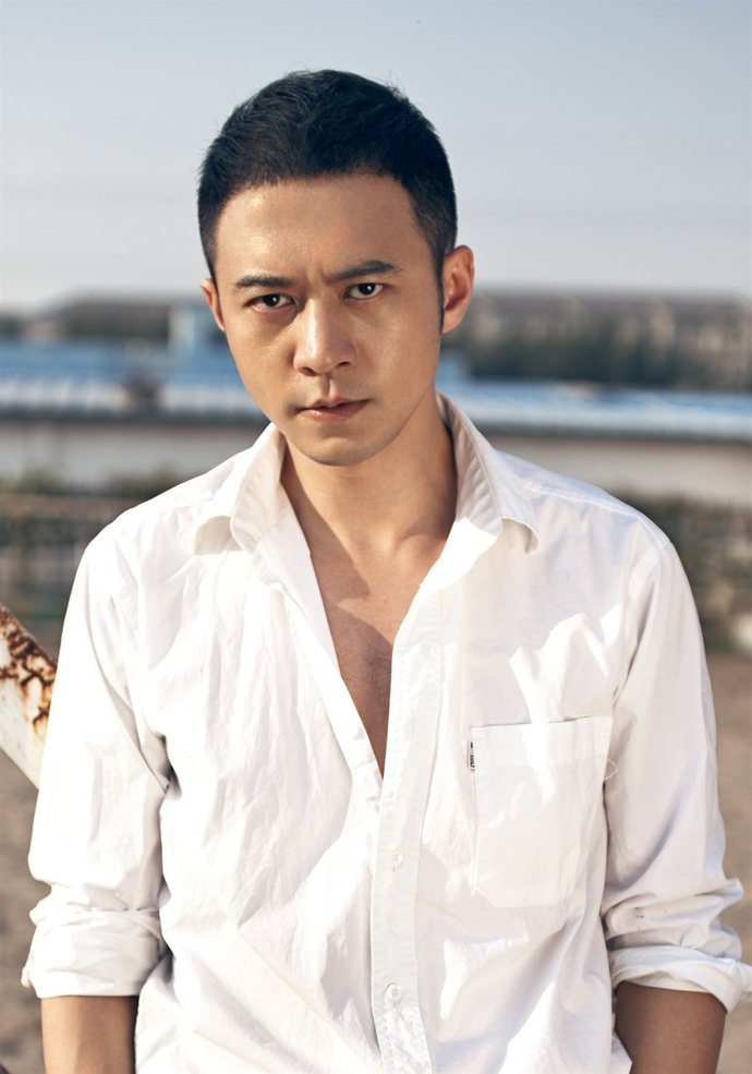 《梧桐雨》中饰演可青,吕良伟,成奎安主演警匪电视剧《极速档案》中