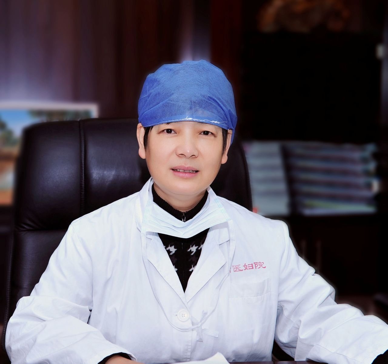 中国出生城市:毕业院校:出生日期: 1957年9月人物简介:黄荷凤,女