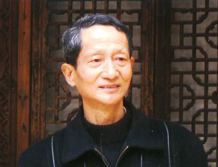 6) 男,笔名胡涂,安徽无为人,现居北京.
