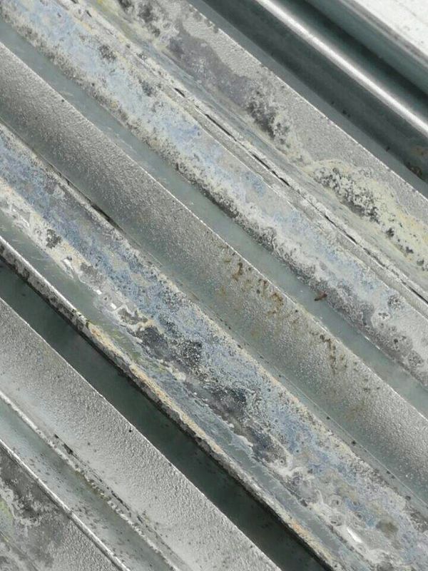 降低角钢表面黑斑的控制技术